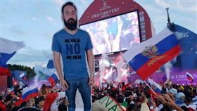 ▲墨西哥球迷帶著好友的人形立牌一起慶祝。（圖／取自網路）