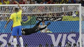 ▲Philippe Coutinho踢進世界波。（圖／美聯社／達志影像）