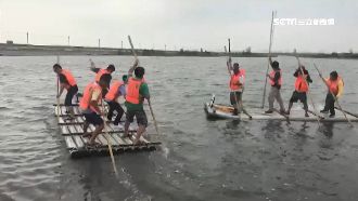 端午節不划龍舟　「膠筏賽」打轉相撞