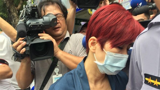 殺人分屍有共犯？女對警比中指遭帶回