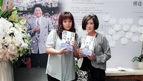 恬娃跟命理師王馨怡被拒絕進入傅達仁的靈堂。(翻攝王馨怡臉書)