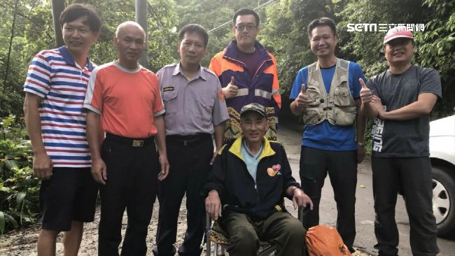 直升機還在搜索　受困5天男自行下山