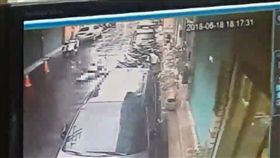 新北市,板橋,中正路,墜樓,命危,情侶，翻攝畫面