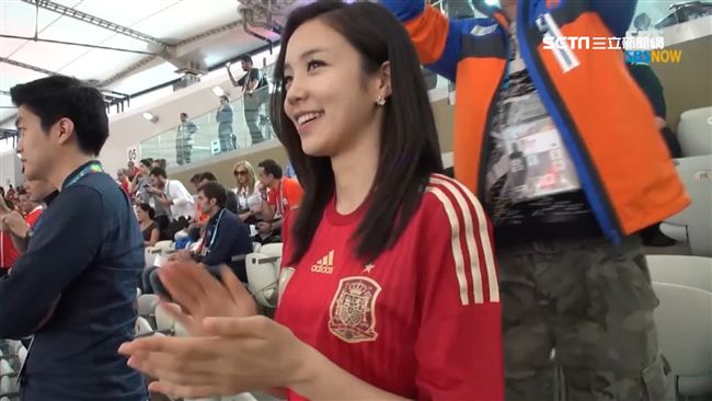 世足「仙女」降臨！韓最正主播抵俄