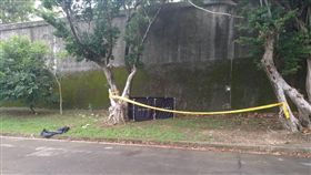 台北,士林,三腳渡停車場,上吊。翻攝畫面