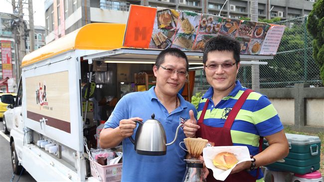 兄弟棄高薪轉戰餐車　堅持吃得健康