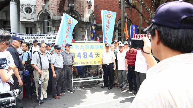 軍改新進度　爭議條文保留至明日表決