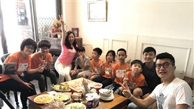 沐風協會推天使有約計劃　徵兒童守護天使台中市沐風關懷協會推出「天使有約」計劃，讓單親兒童有機會到充滿愛的「天使家庭」共餐，享受健全的家庭陪伴，希望徵召有愛人士一起加入。中央社記者蘇木春攝　107年6月17日