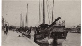 台南推運河觀光　募集老照片說故事台南市政府觀光旅遊局舉辦台南運河老照片募集活動，希望透過圖像今昔對照，帶遊客從不同視角看充滿故事的運河。（國立台灣歷史博物館提供）中央社記者楊思瑞傳真　106年10月15日