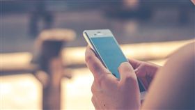 手機,低頭族（示意圖／翻攝自Pixabay）
