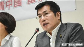 民進黨團召開「團結台灣一致對外，譴責中國蠻橫打壓」記者會，民進黨立委羅致政。 （圖／記者林敬旻攝）