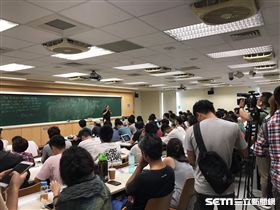 李錫錕結束台大最後一堂課 競選辦公室提供