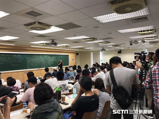 獨！錕P團隊換血！網路聲量慘跌！