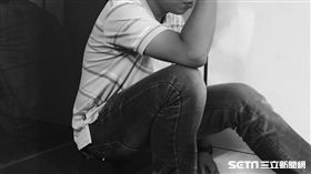 焦慮,沮喪,哭泣,難過,憂鬱,傷心,頭痛,壓力（圖／記者馮珮汶攝）