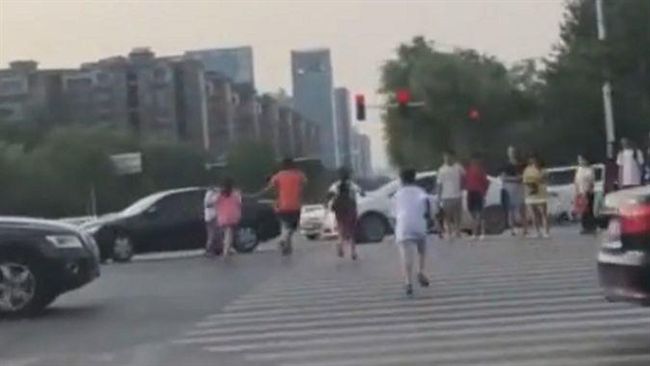屁孩馬路玩命　嗆「出事家裡有錢治」