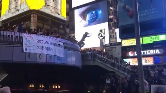 日本爆冷擊敗哥倫比亞　球迷跳河慶祝
