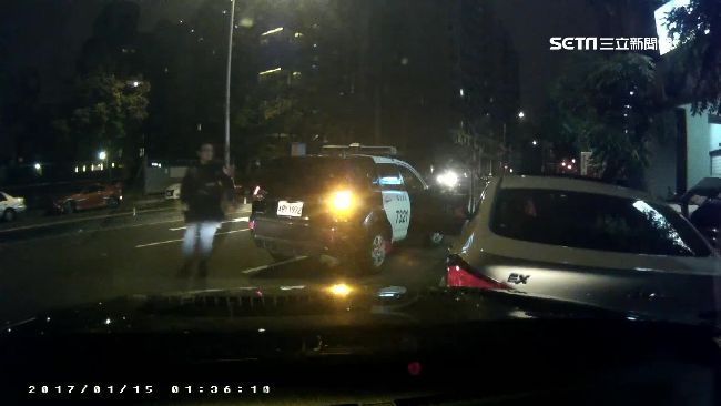 違停拉K遇盤查　假釋犯撞警判無罪！