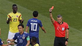 桑切斯176秒吞紅牌，世足史上第2快。（圖／美聯社／達志影像）