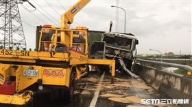 台61線貨櫃車車禍／翻攝畫面