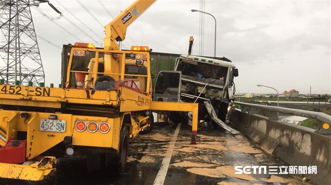 台61連兩車禍　駕駛墜4樓高橋下亡