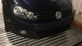 高雄淹水 車牌游走了（圖／翻攝自臉書爆廢公社）