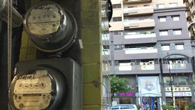 用電量破今年新高白天氣溫持續偏高，15日最高用電量再創今年新高，達3351.8萬瓩，超越台電原本預估的3330萬瓩，備轉容量率5.14%，亮供電警戒橘燈。中央社記者董俊志攝　107年5月15日