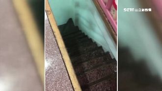 轉角遇樓梯洞險摔　店家遭控態度消極
