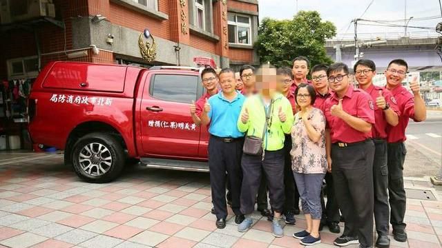 曾被消防員救過　阿公省吃儉用捐車子
