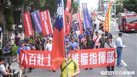 八百壯士繞行立法院抗議。 （圖／記者林敬旻攝）