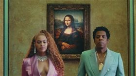 ▲傑斯與碧昂絲在蒙娜麗莎前（圖／翻攝自Beyoncé臉書）