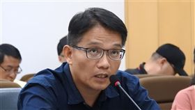 文大宿舍爭議　邱敬斌赴議會報告並否認關說文化大學宿舍爭議持續延燒，新北市副秘書長邱敬斌等人20日赴議會就是否涉關說進行報告，邱敬斌坦言，當天確實有聊到文化大學的問題，但他說明是基於都市計畫專業相關議題的交流，絕對沒有關說。中央社記者王鴻國攝　107年6月20日