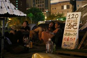 野青眾，賣酒。翻攝