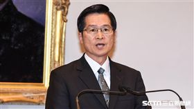 國防部長嚴德發針對軍人年金改革發表談話。 （圖／記者林敬旻攝）