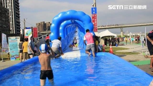135公尺滑水道！新月水道節又來襲