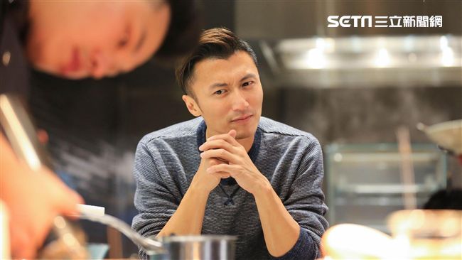 男星曾自閉不理家人　靠烹飪找回親情