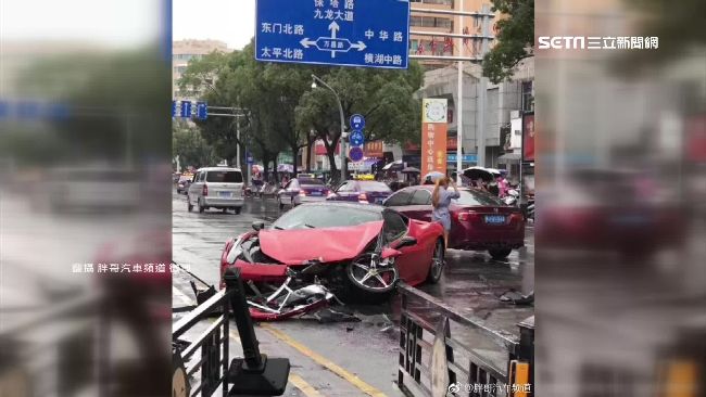 爽花2萬租法拉利　女駕駛撞爛GG了