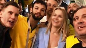 可惡！巴西男騙俄正妹唱「粉紅鮑魚」
世足,世界盃,歧視,女權,巴西,俄羅斯,辱女,唱歌
https://goo.gl/umaAyb