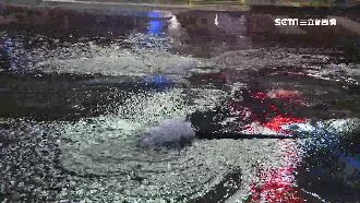 地表爆裂狂冒湧泉　警消緊急封閉道路
