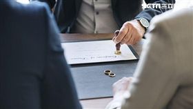 離婚、簽字、失和、吵架、分手、失和／Pixabay