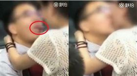 情侶地鐵「壞版法式接吻」引眾怒，網笑：以為在吃牛舌餅嗎？（圖／翻攝秒拍）