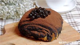 黑鑽珍珠髒髒包。（圖／六福旅遊集團提供）