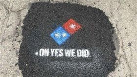 美國,PIZZA,披薩,達美樂,鋪路,馬路,修補　圖／翻攝自鏡報