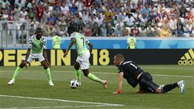 ▲冰島門將被奈及利亞攻破大門。（圖／美聯社／達志影像）