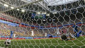 進球之際是最讓足球迷興奮的時刻。（圖／美聯社／達志影像）