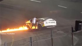 兒受困起火賽車內 猛父英勇衝賽道救援