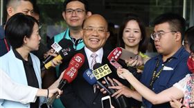 民進黨新北市長參選人蘇貞昌表示，侯友宜應該把文大宿舍爭議釐清，並表示自己不斷接受檢驗。（圖／蘇辦提供）