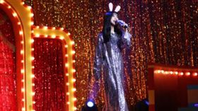 Baby嗨唱神曲！零修音歌聲超悲劇
（圖／翻攝自微博）
