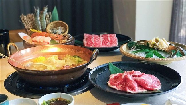 烏來也有高檔火鍋　美食配美景超愜意
