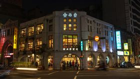 金石堂城中店將歇業　見證重慶南路風華佇立重慶南路書店街34個年頭的金石堂城中店因租約到期，將於24日熄燈，23日上午10時開始連續36小時不打烊至歇業。中央社記者裴禛攝　107年6月23日