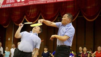 搭世足運動風跑全場　蘇侯大PK